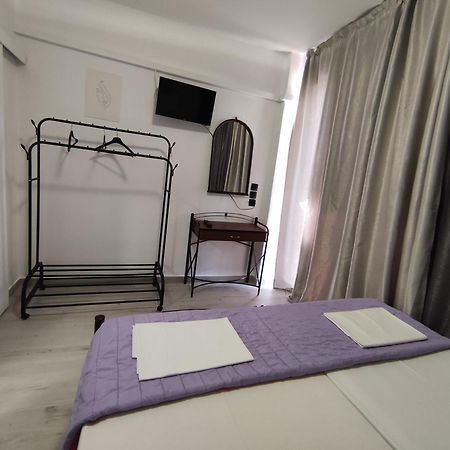 Lions 2 Studios & Apartments, Poros Island. Poros Town Eksteriør billede