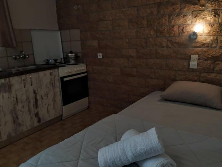 Lions 2 Studios & Apartments, Poros Island. Poros Town Eksteriør billede