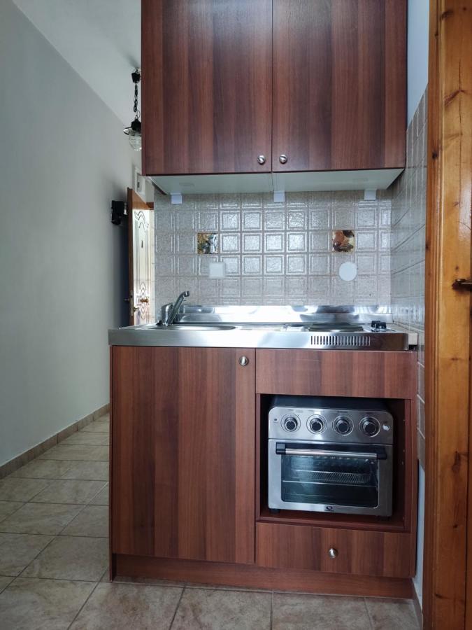Lions 2 Studios & Apartments, Poros Island. Poros Town Eksteriør billede