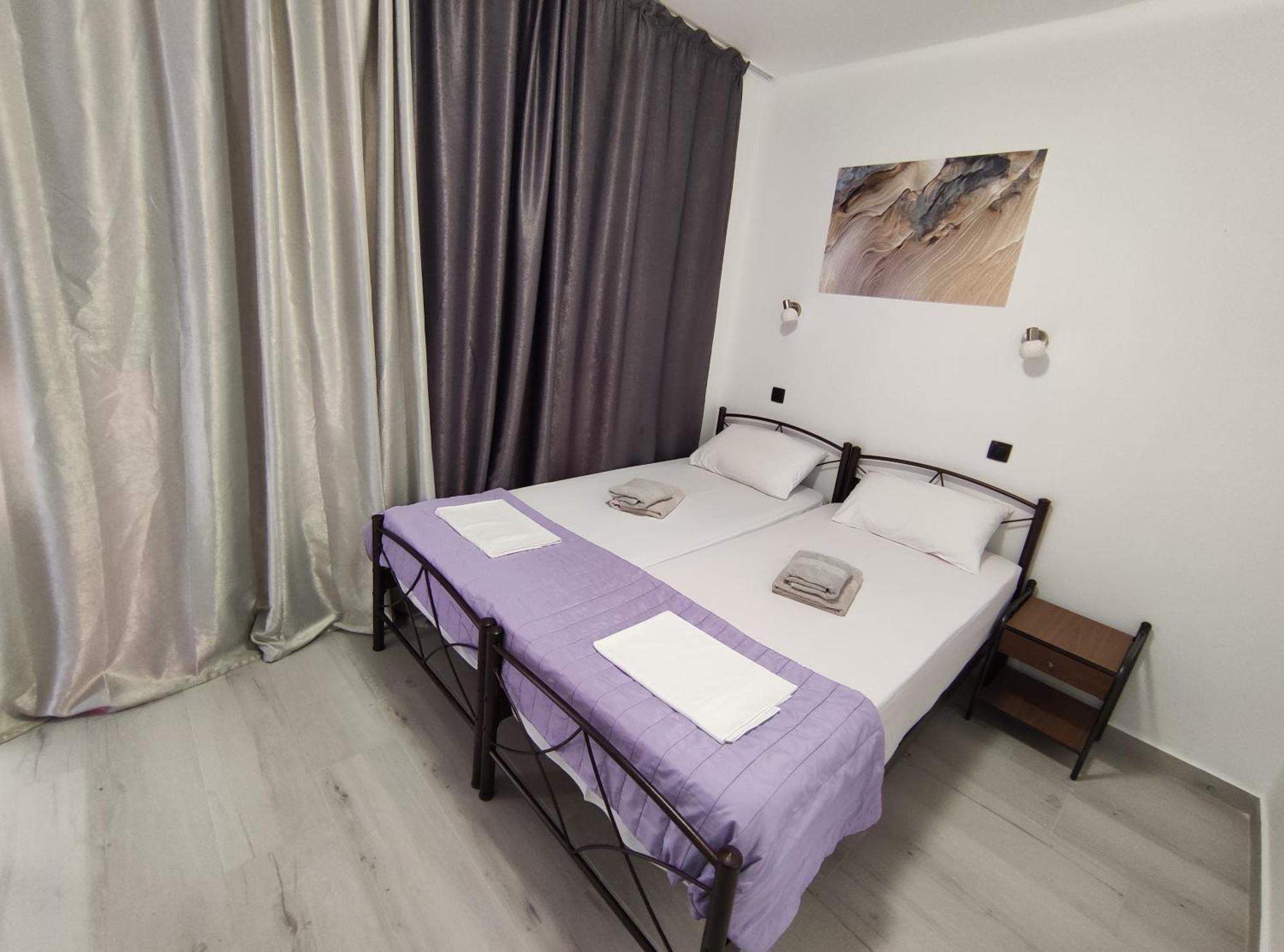 Lions 2 Studios & Apartments, Poros Island. Poros Town Eksteriør billede