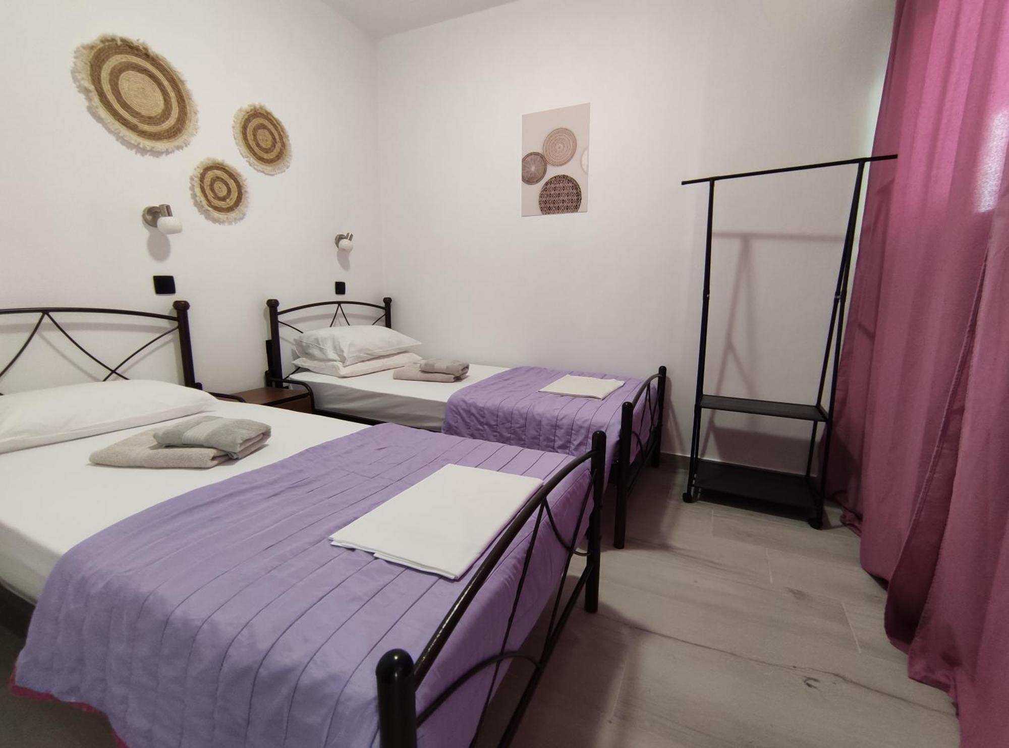 Lions 2 Studios & Apartments, Poros Island. Poros Town Eksteriør billede