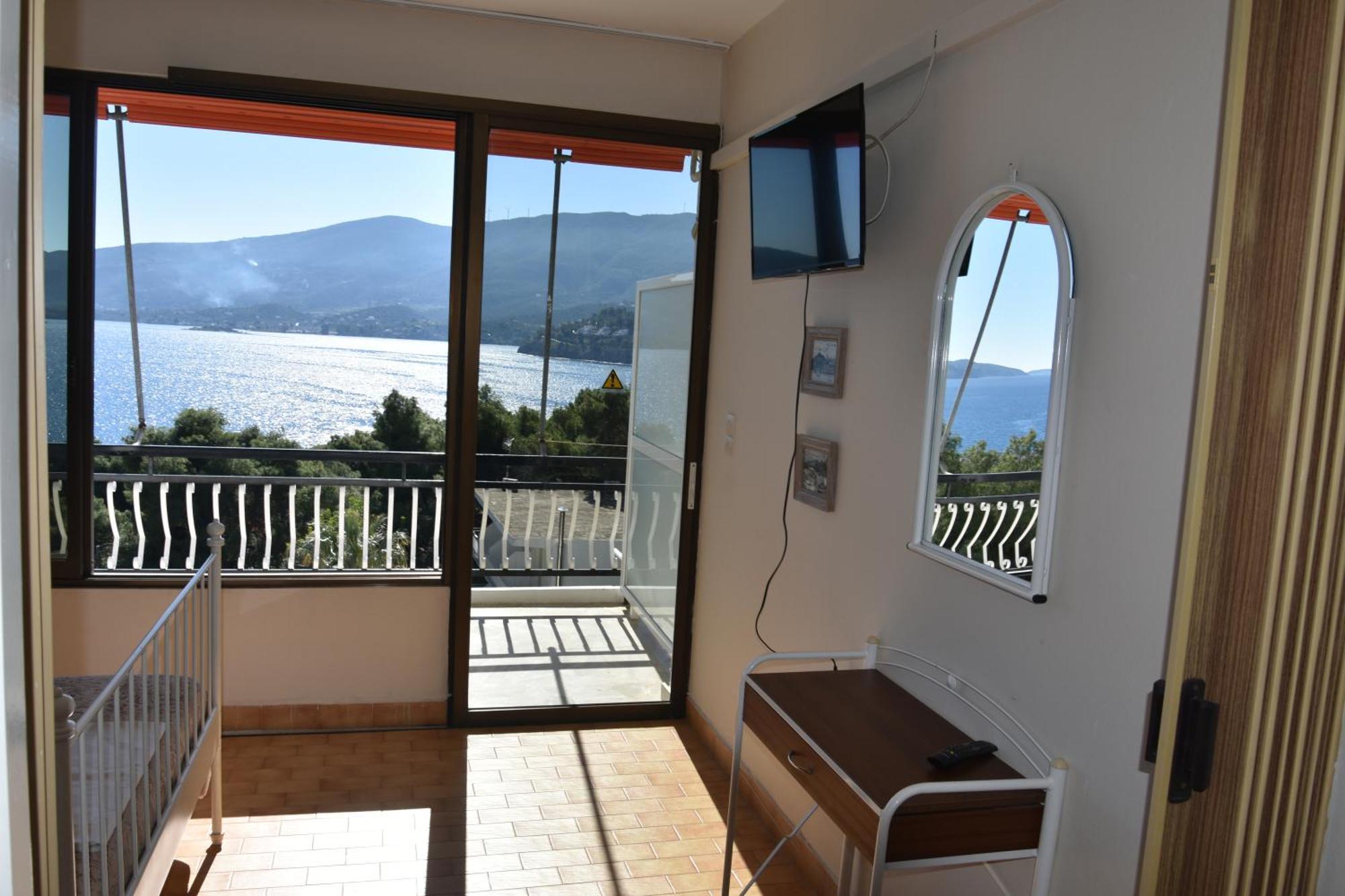 Lions 2 Studios & Apartments, Poros Island. Poros Town Eksteriør billede