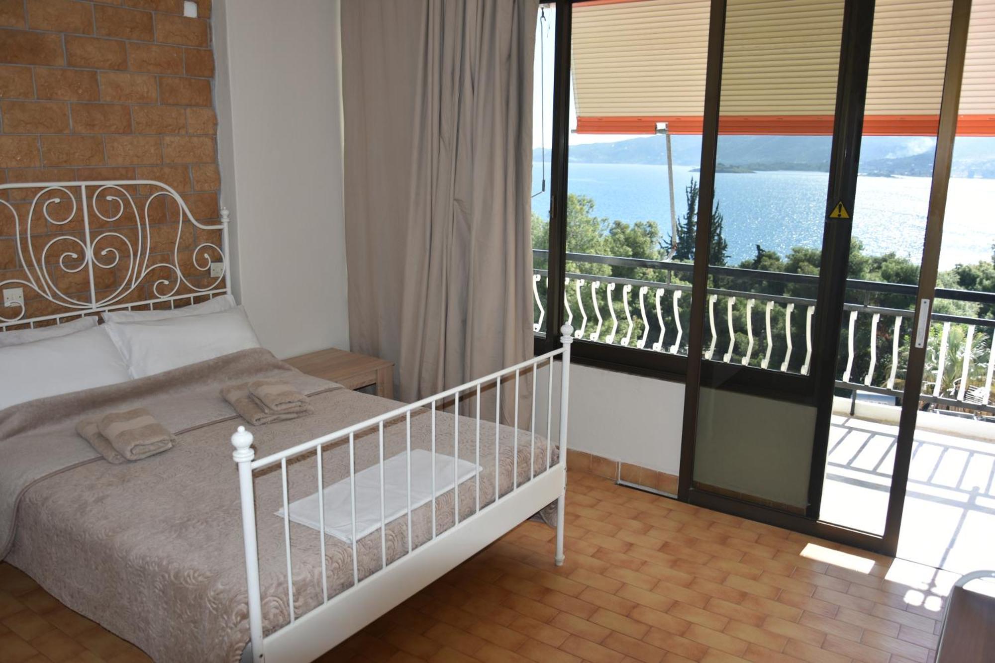 Lions 2 Studios & Apartments, Poros Island. Poros Town Eksteriør billede