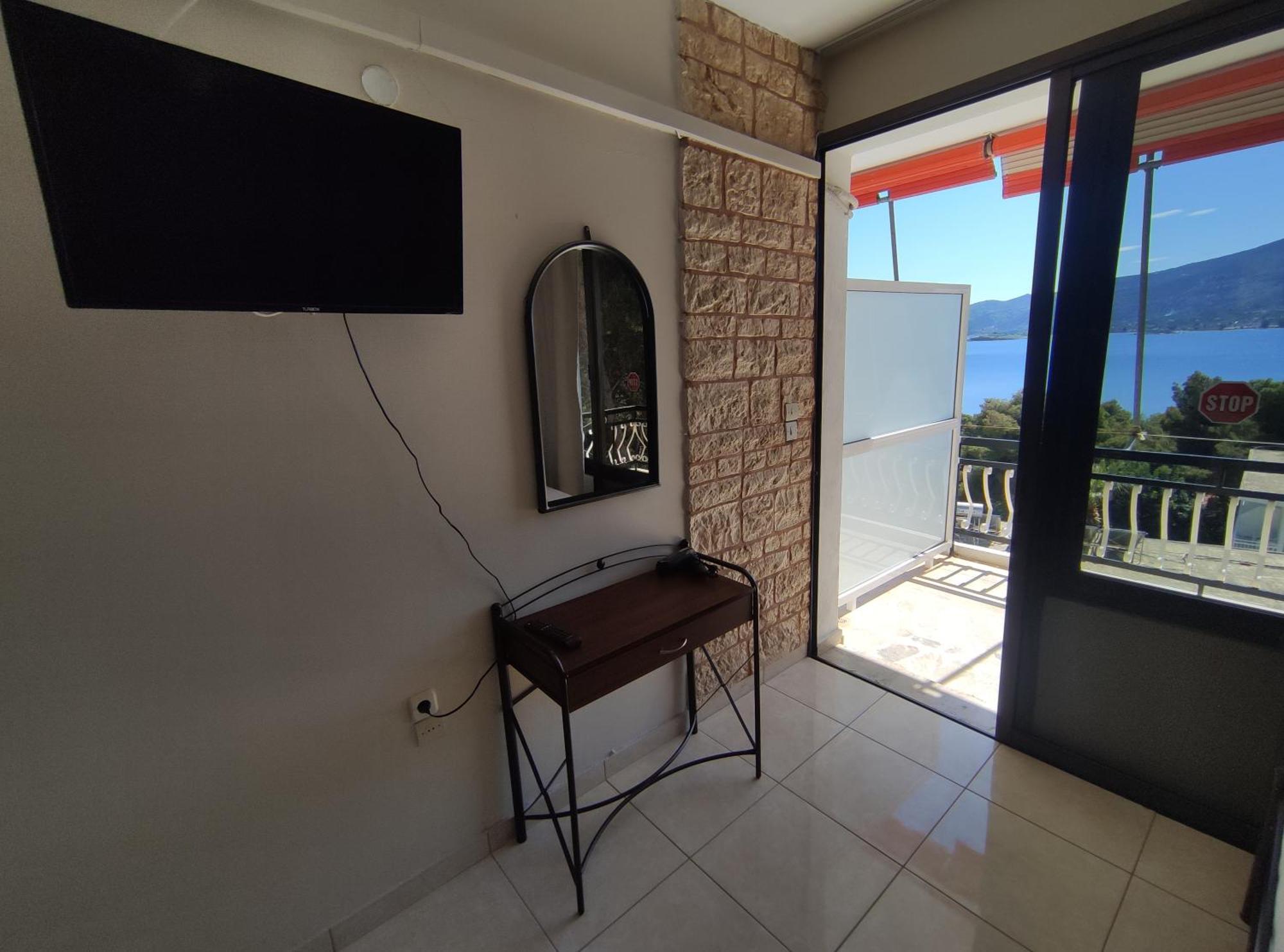 Lions 2 Studios & Apartments, Poros Island. Poros Town Eksteriør billede