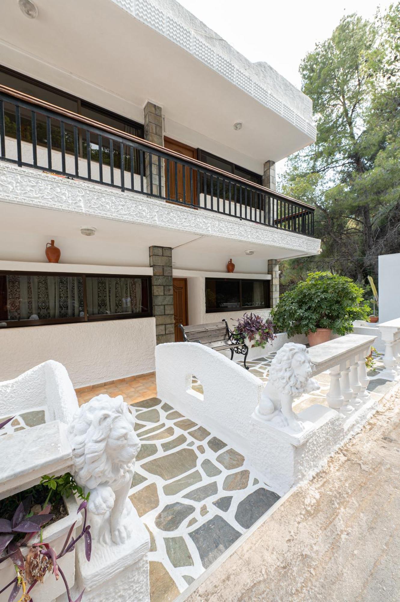 Lions 2 Studios & Apartments, Poros Island. Poros Town Eksteriør billede