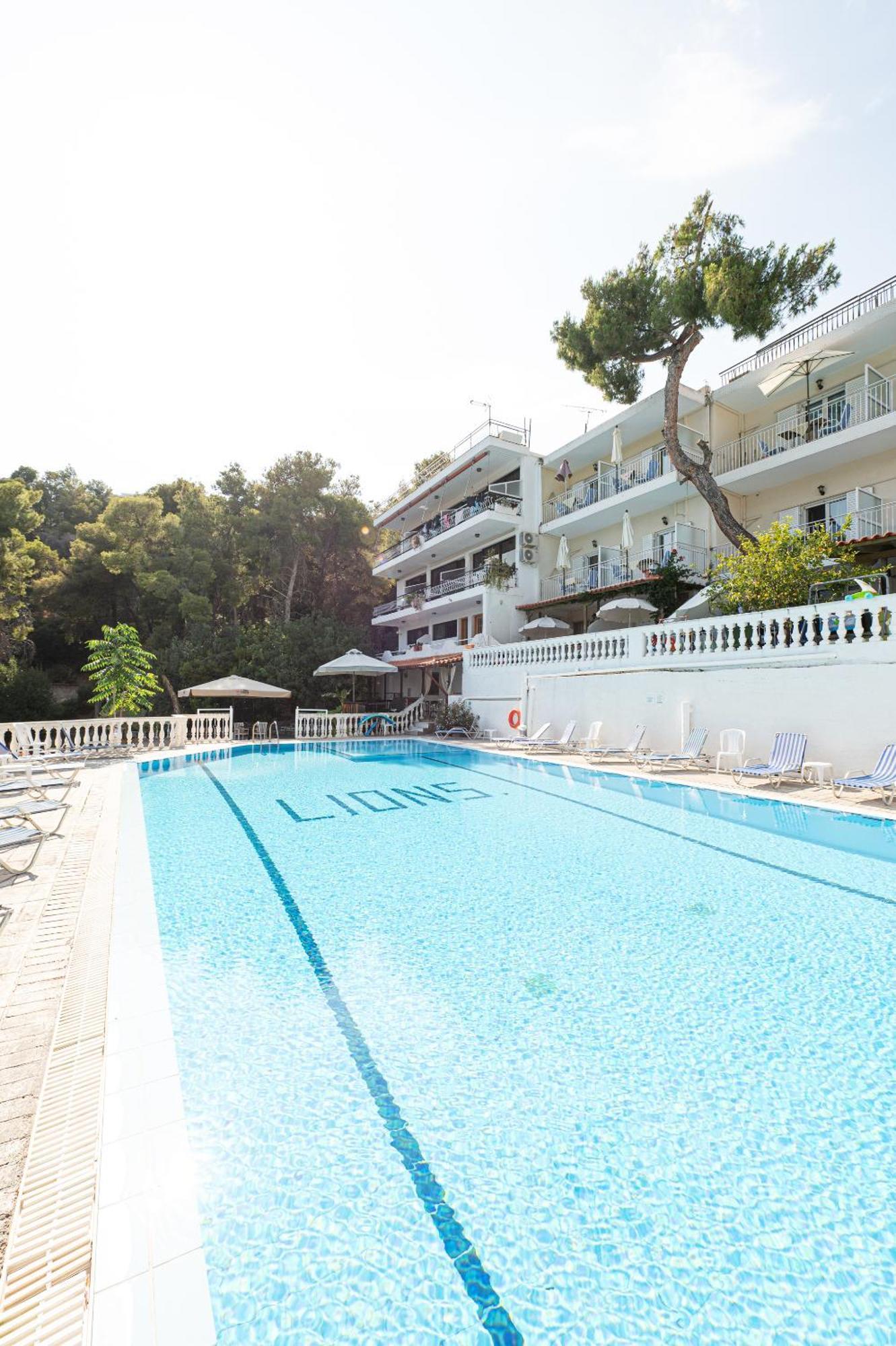 Lions 2 Studios & Apartments, Poros Island. Poros Town Eksteriør billede