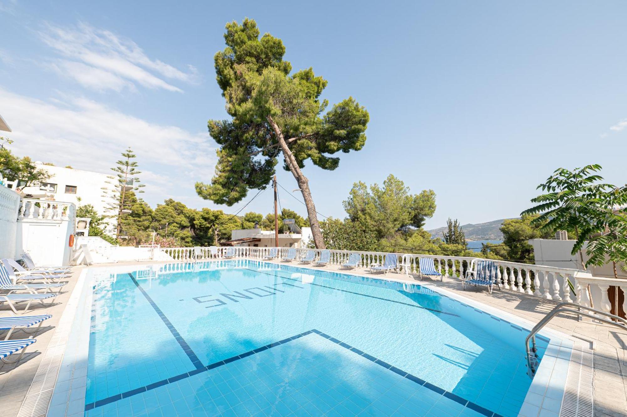 Lions 2 Studios & Apartments, Poros Island. Poros Town Eksteriør billede