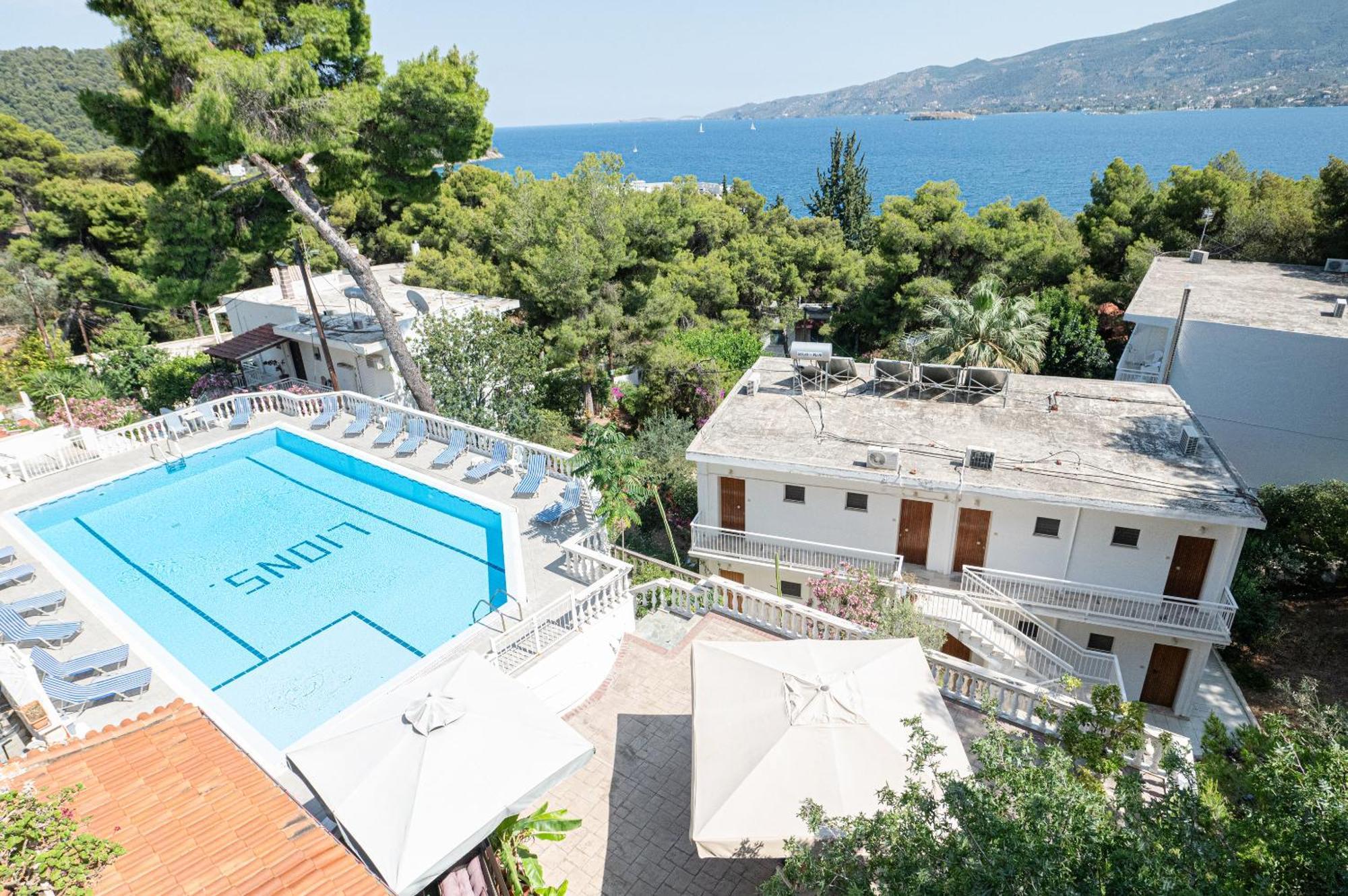 Lions 2 Studios & Apartments, Poros Island. Poros Town Eksteriør billede