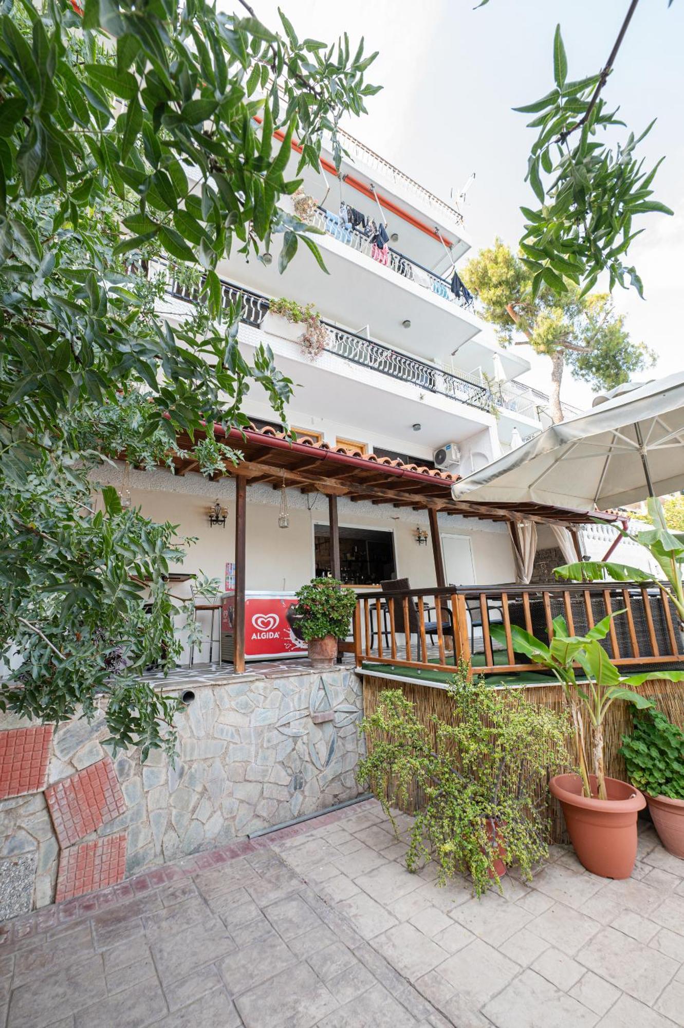 Lions 2 Studios & Apartments, Poros Island. Poros Town Eksteriør billede