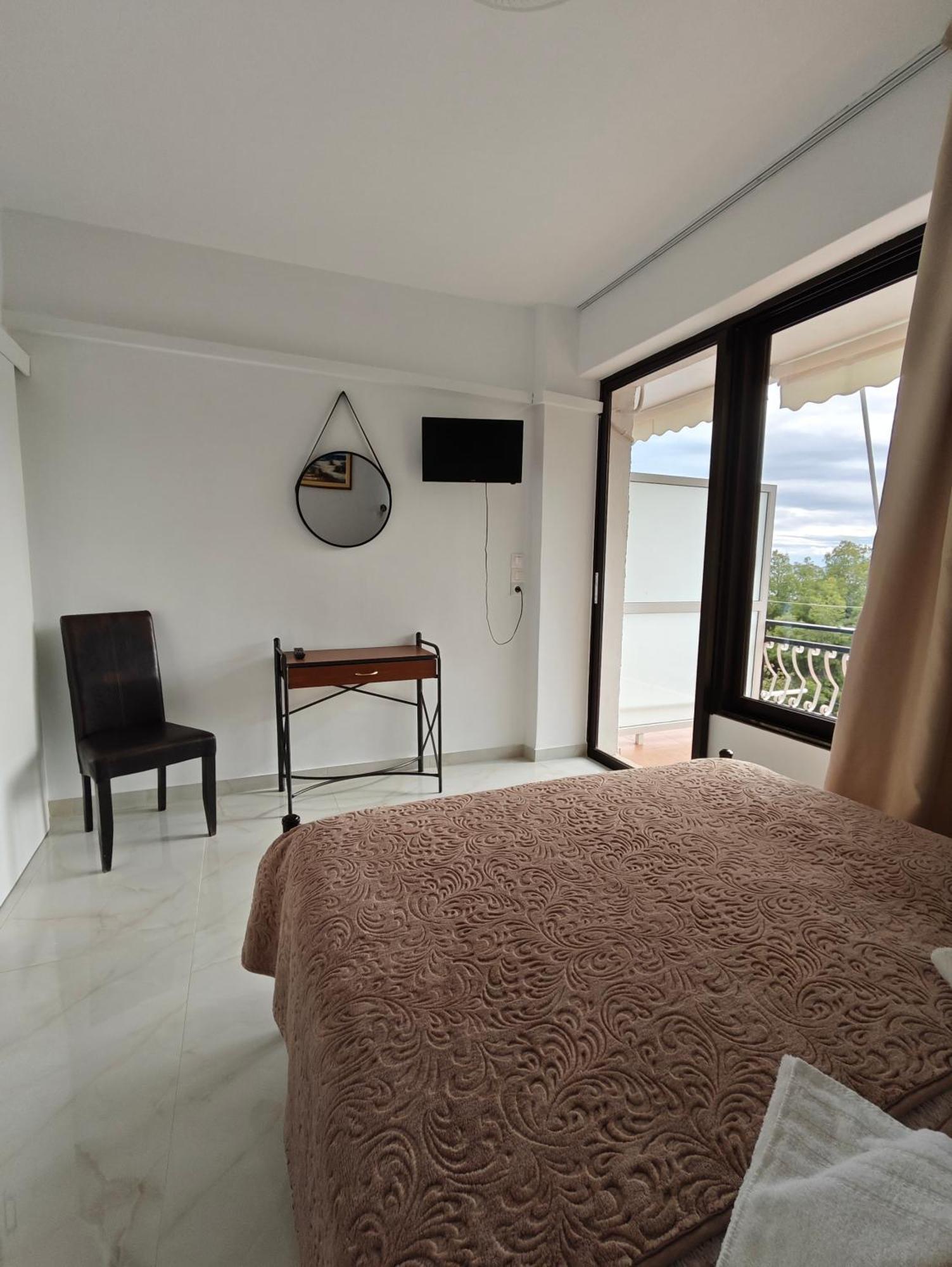 Lions 2 Studios & Apartments, Poros Island. Poros Town Eksteriør billede