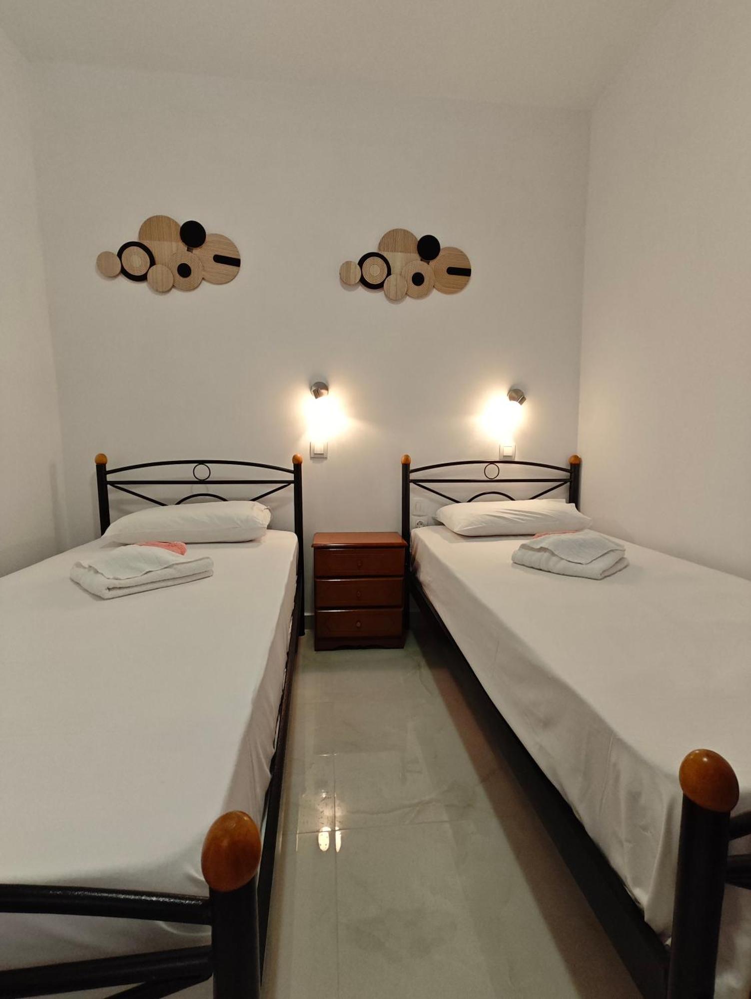 Lions 2 Studios & Apartments, Poros Island. Poros Town Eksteriør billede